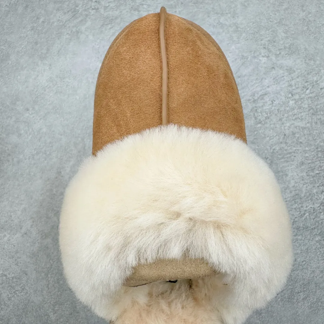 Pick up locally💰440 UGG 2550 Classic autumn and winter sheepskin and fur integrated snow boots. All shoes are made of ZP. Longfeng A-grade Australian imported sheepskin and fur integrated brand OEM production line. Fully follow the ZP process. OEM original pattern maker. Adhering to the principle of no original shoe development and selection. Pay attention to every detail. The most authentic version on the market. TREADLITE "light wing" technology outsole. Lightweight/durable/flexible/pile size: 35 36 37 38 39 40 41 Coding: by2936060
